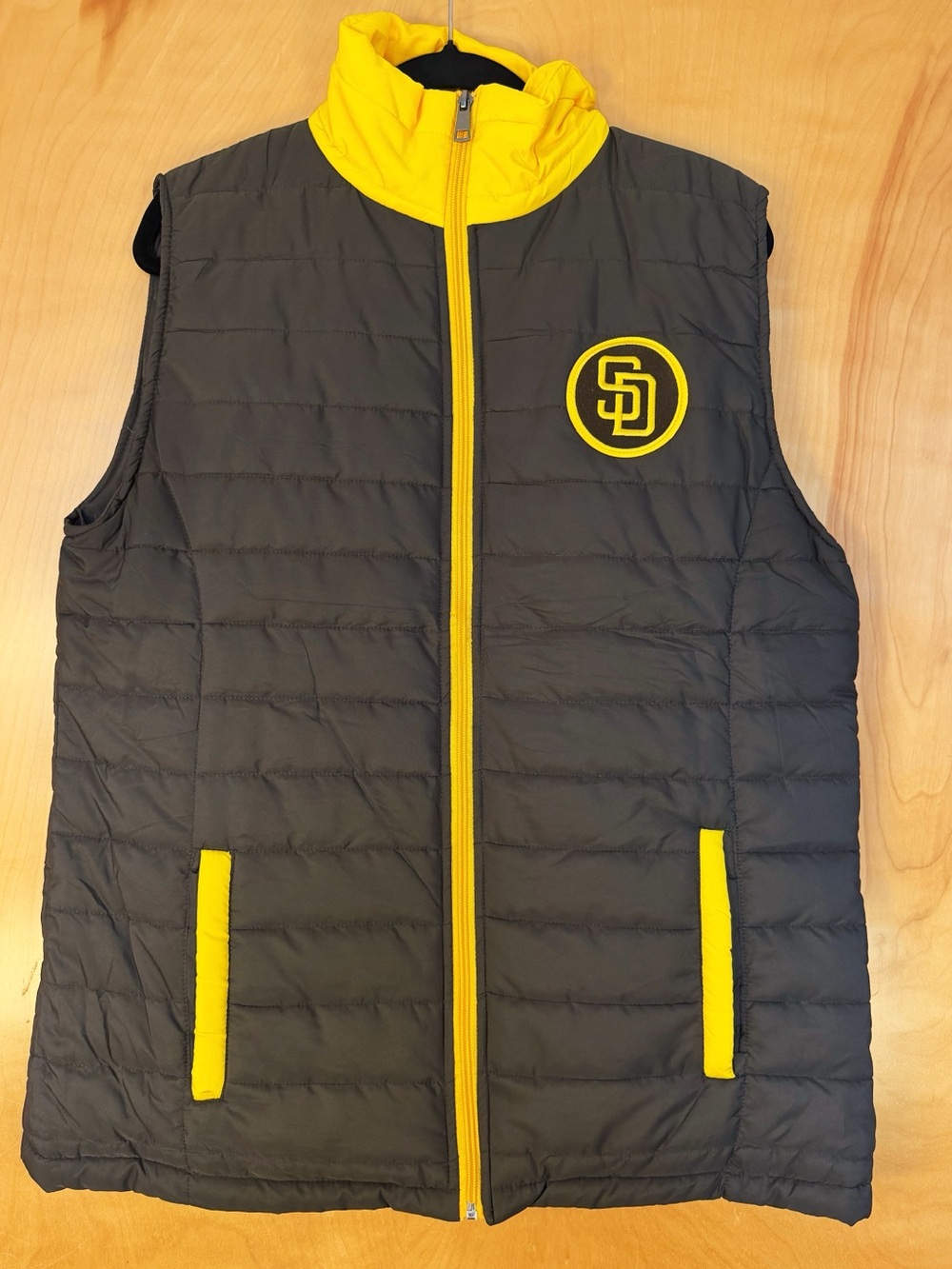 NWOT San Diego Padres Brown / Gold Quilted Puffer Vest